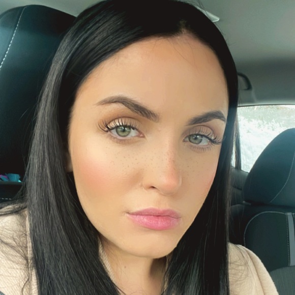 Meet your Posher, Hannah - Picture 1 of 1